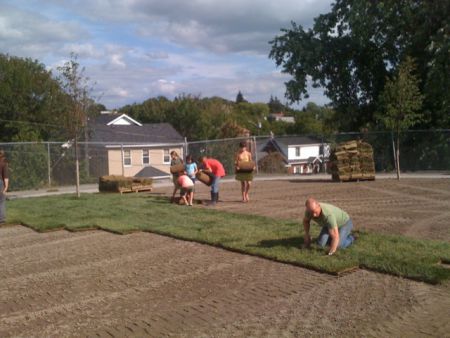 Volunteers lay the sod (photo by Jenny Martindale)